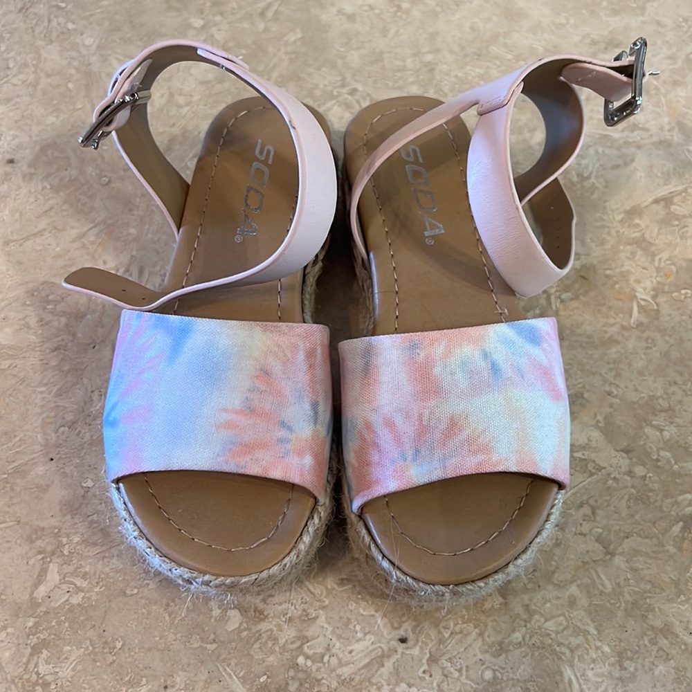 EUC girls tie dye sandals size 12